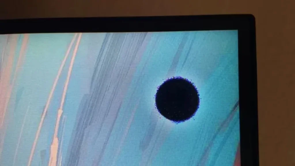 Aparecen puntos negros en las pantallas Aparecen puntos negros en las pantallas